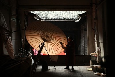 一把油紙傘 撐起四百年詩意時(shí)光