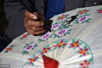 油紙傘,高中語文中見過,制傘技藝在悄然隱退,九旬老人依然堅(jiān)守