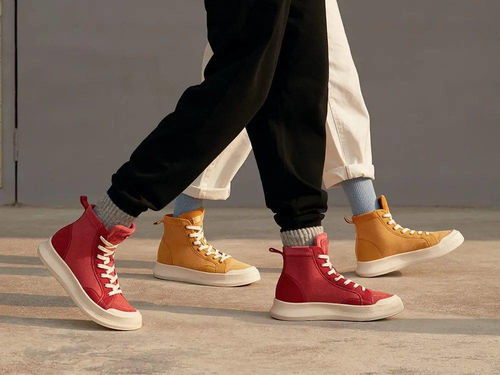 好輕 好彈 穿它走路會(huì)開心,還不怕水