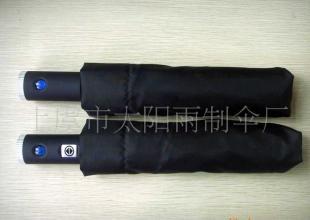 三折自開收發光傘 創新科技點亮雨天出行